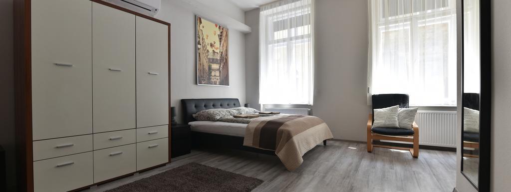 Corvin Point Rooms And Apartments Budapest Exterior photo