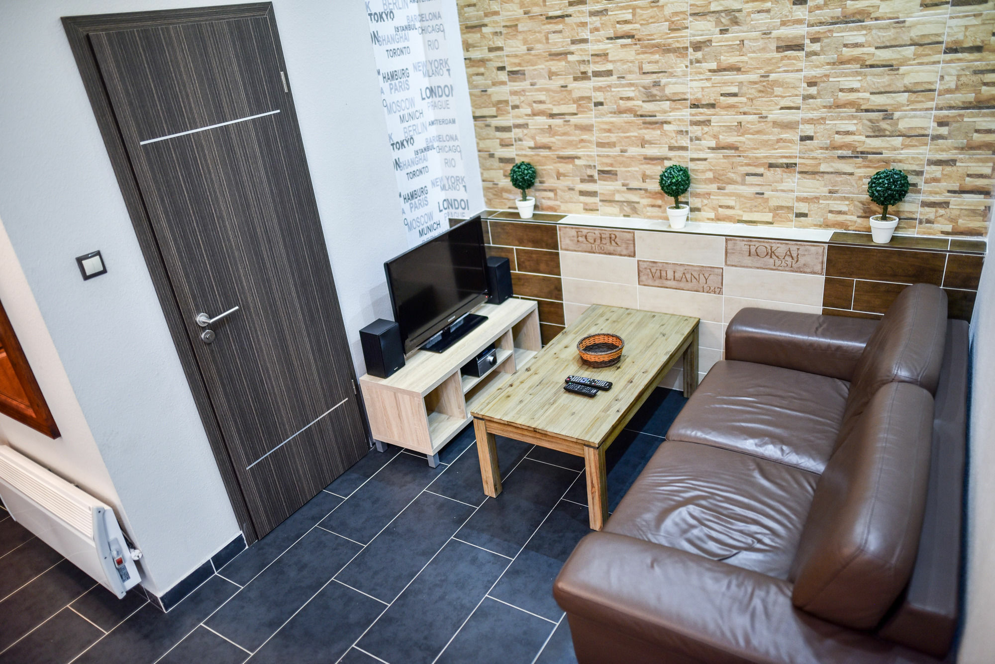 Corvin Point Rooms And Apartments Budapest Exterior photo
