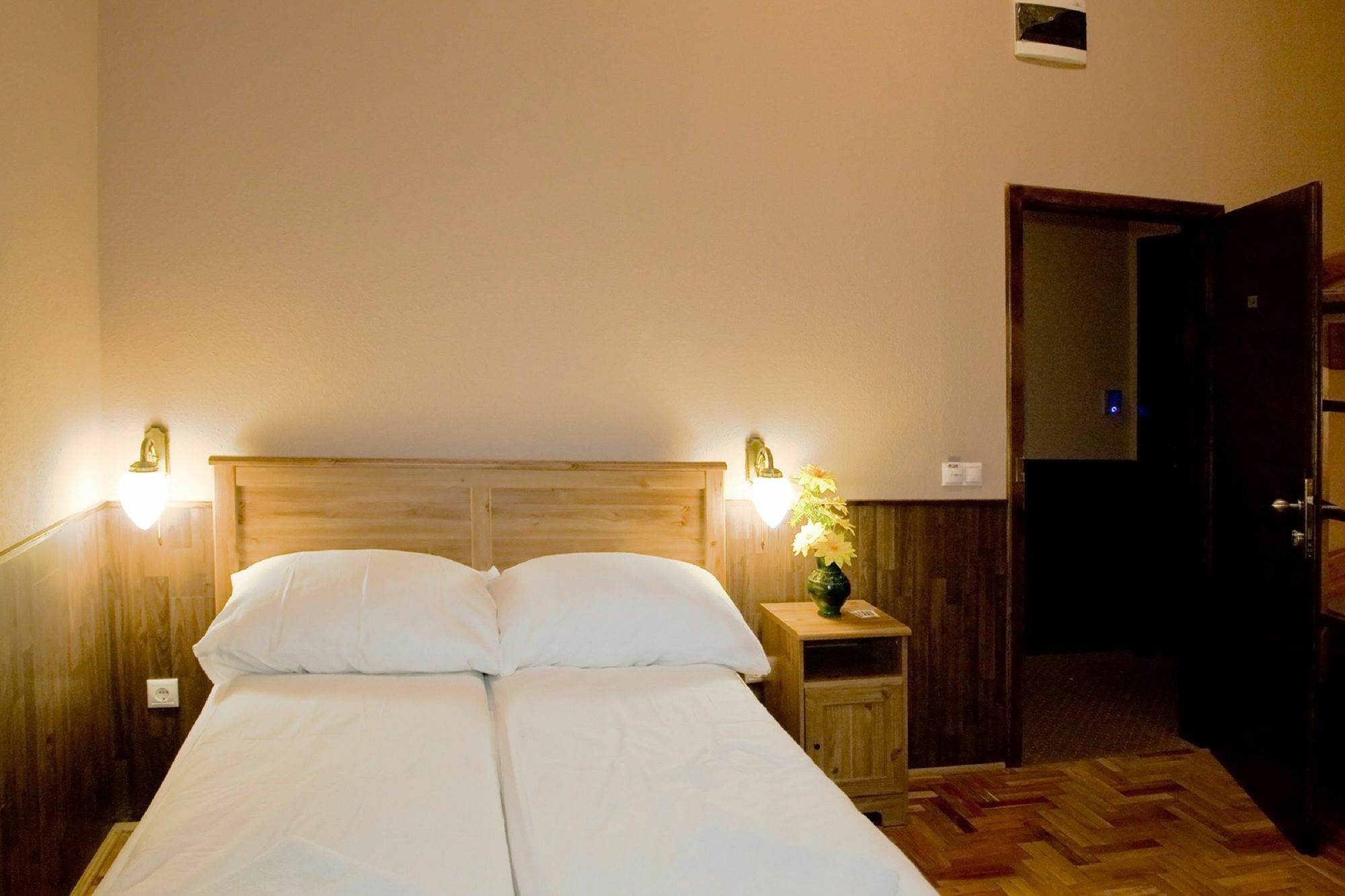 Corvin Point Rooms And Apartments Budapest Exterior photo